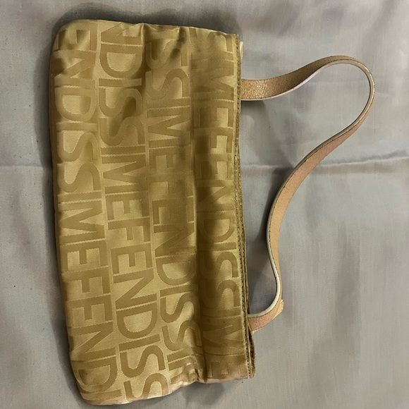 Fendi Gold Monogram Shoulder Bag Luxurious Design - Picture 2 of 11